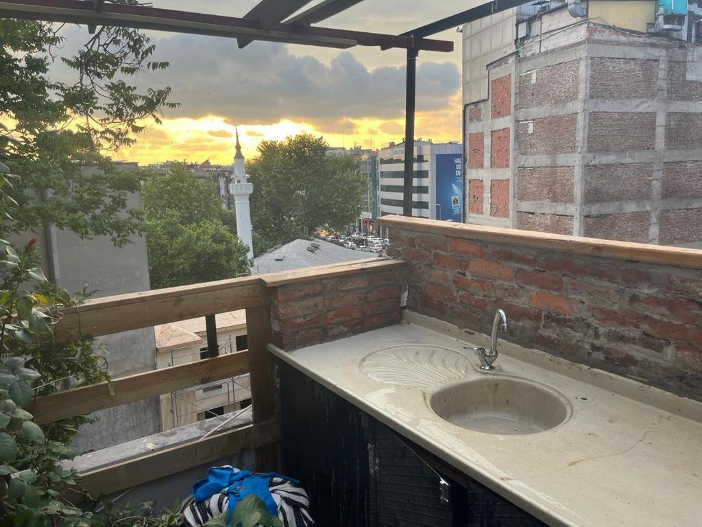 Central Apartment Kadikoy Terrace Bbq Close 2 Block Ferry Bull Metro Nighlife Estambul Exterior foto